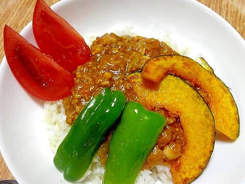 夏野菜で彩った大豆入りキーマカレー